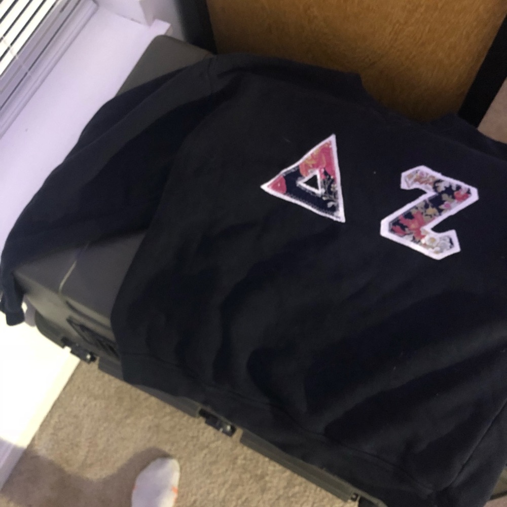 Delta Zeta crewneck